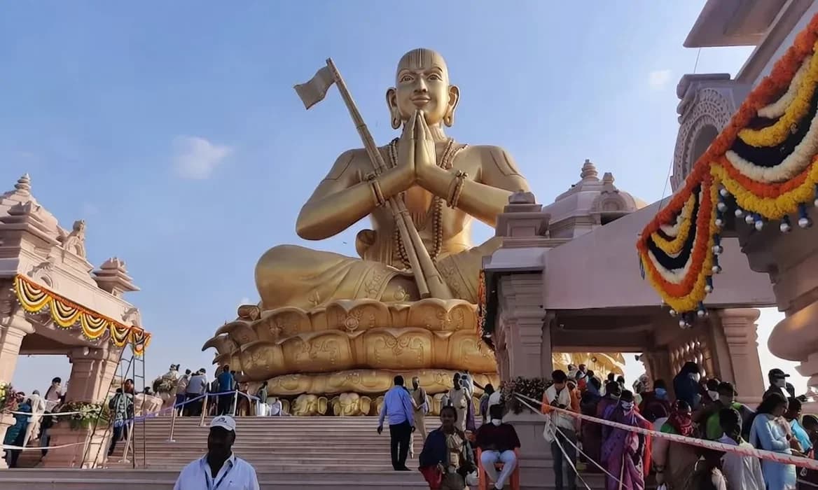 సమానత్వ విగ్రహం: రామానుజాచార్యుల అమర జ్ఞానానికి ఒక దీపస్తంభం