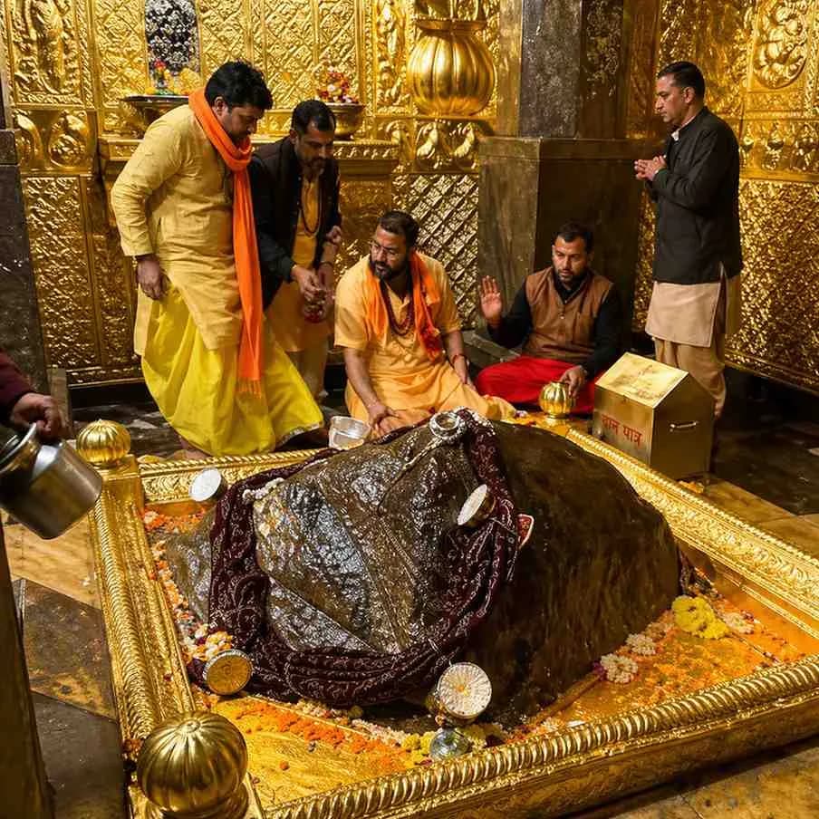 కేదారనాథ్: భగవాన్ శివుని హిమాలయ జ్యోతిర్లింగ యొక్క దివ్య రహస్యాలు & ఆత్మ-కంపించేలా చేసే అద్భుతాలు — Spiritual Yatra