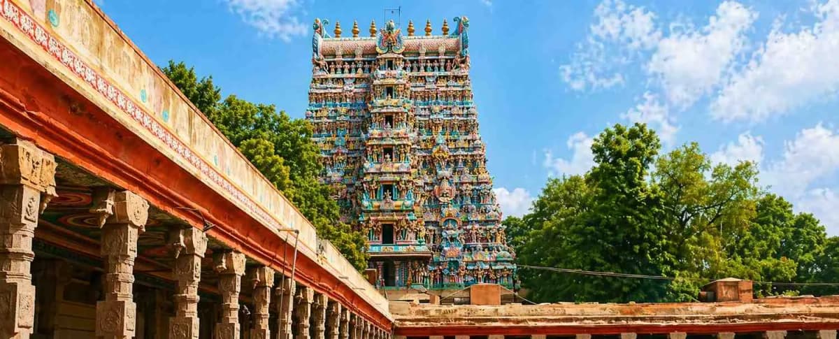 మీనాక్షి సుందరేశ్వర ఆలయం — గోపురం