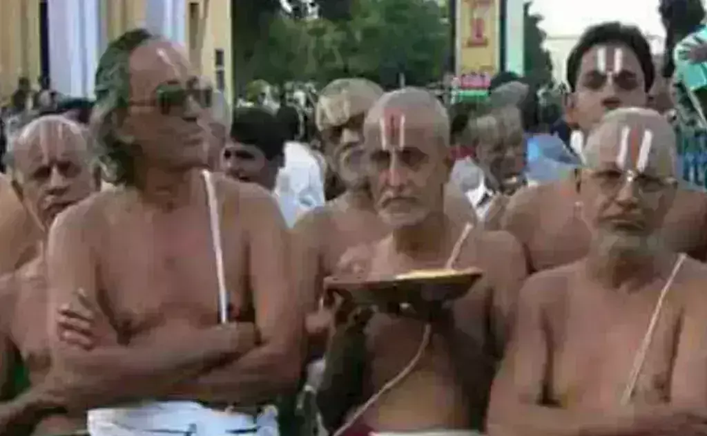 అర్చక స్వాములకు, వేద పండితులు కి తెలియజేయునది ఏమనగా — వార్తలు