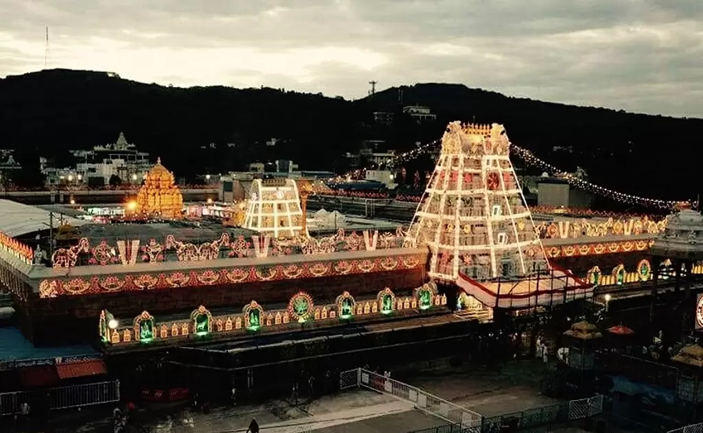 TTD చైర్మన్ టీవీ5 వార్నింగ్: తిరుమల భక్తులకు బహిష్కరణ బెదిరింపులు — సమాచారం మరియు సేకరణ