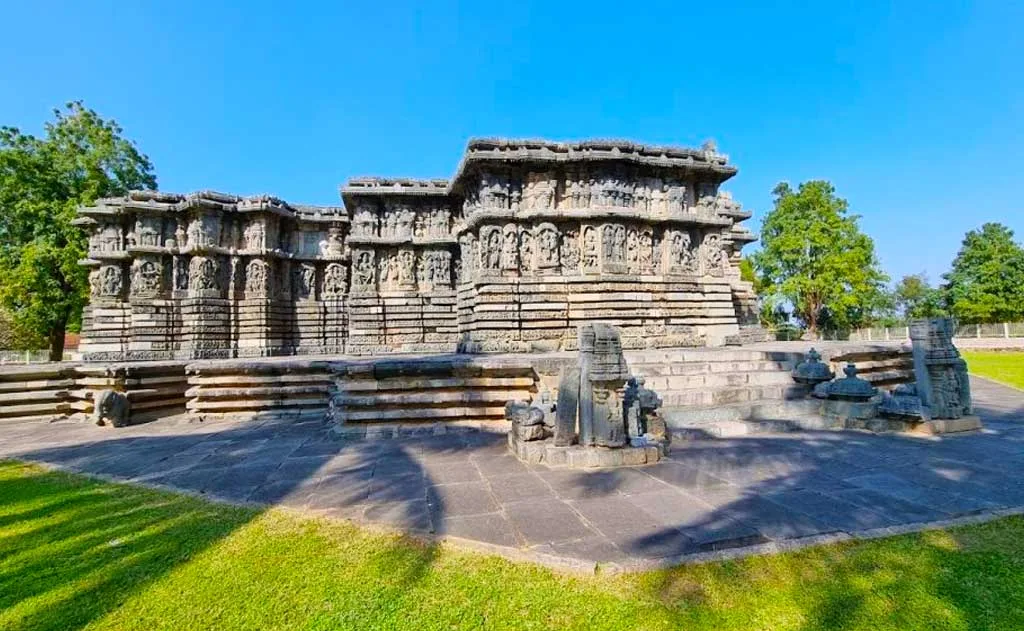 కేదారనాథ ఆలయం — ప్రాంగణం