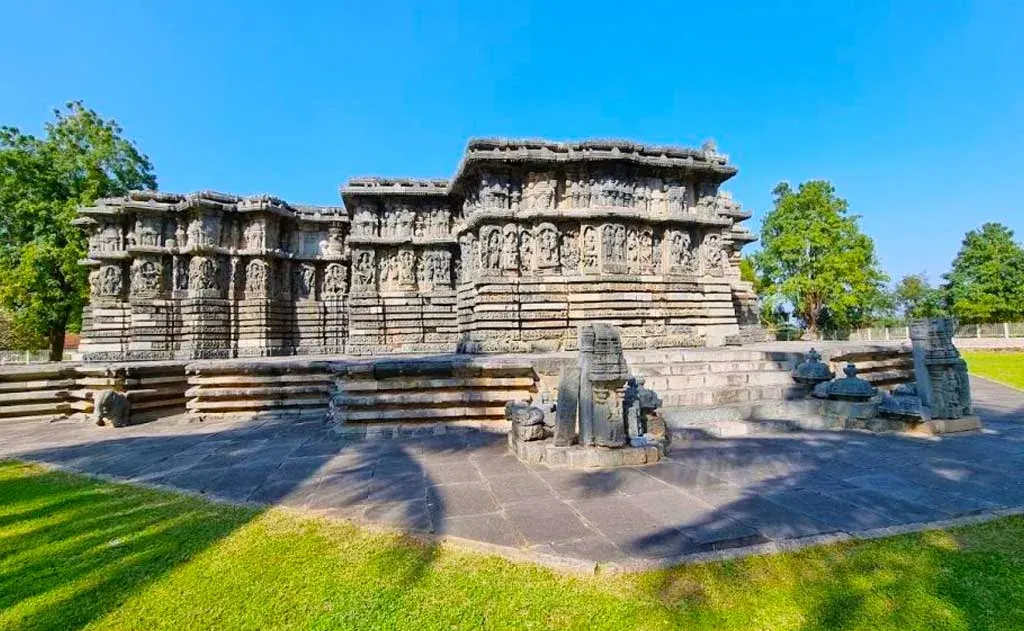 కేదారనాథ ఆలయం — ప్రాంగణం