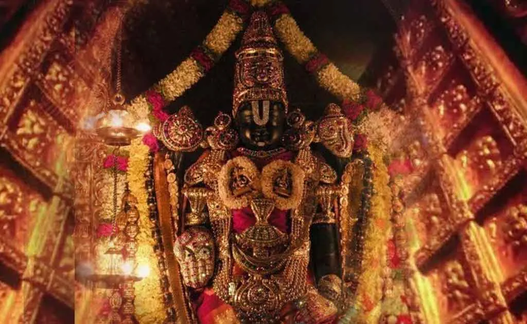 వైకుంఠ ఏకాదశిలో వైకుంఠ ద్వారం ద్వారా శ్రీ వేంకటేశ్వరుడు కనిపించుకున్నాడు