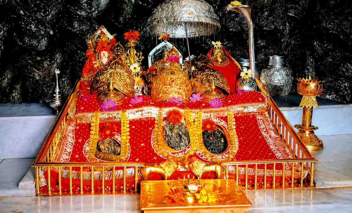 వైష్ణవ దేవి: దివ్య రహస్యాలు & మాता యొక్క పవిత్ర గుహలోని ఆత్మను కంపించే기적లు