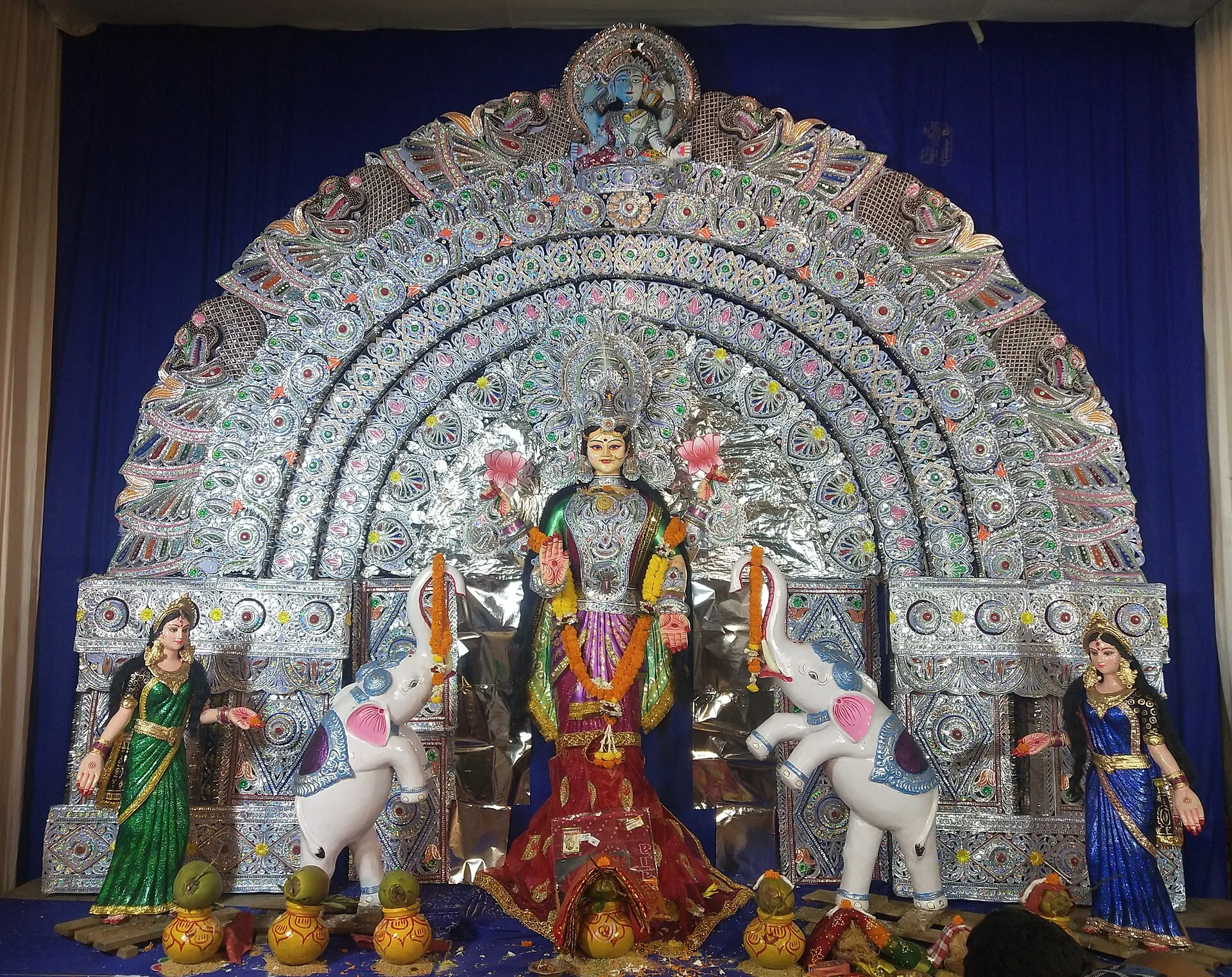 పంచాంగం 25 డిసెంబర్ 2026, శుక్రవారం: ఉత్తర భారతంలో పుష్య మాసం ప్రారంభం, కృష్ణ విదియ, పునర్వసు నక్షత్రం మరియు లక్ష్మీ పూజ — జ్యోతిషం