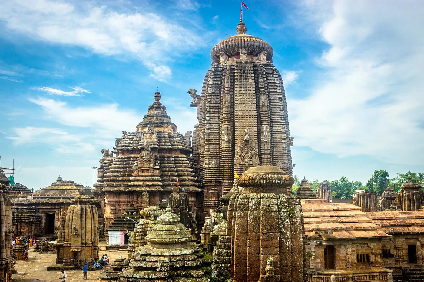 ఒడిశాలోని ప్రసిద్ధ ఆలయాలు: పూరీ, భువనేశ్వర్, బిరజా, తారా తారిణి మరియు పశ్చిమ ఒడిశాపై ఆధారాలతో పరిశీలించిన మార్గదర్శి — ఆలయాలు