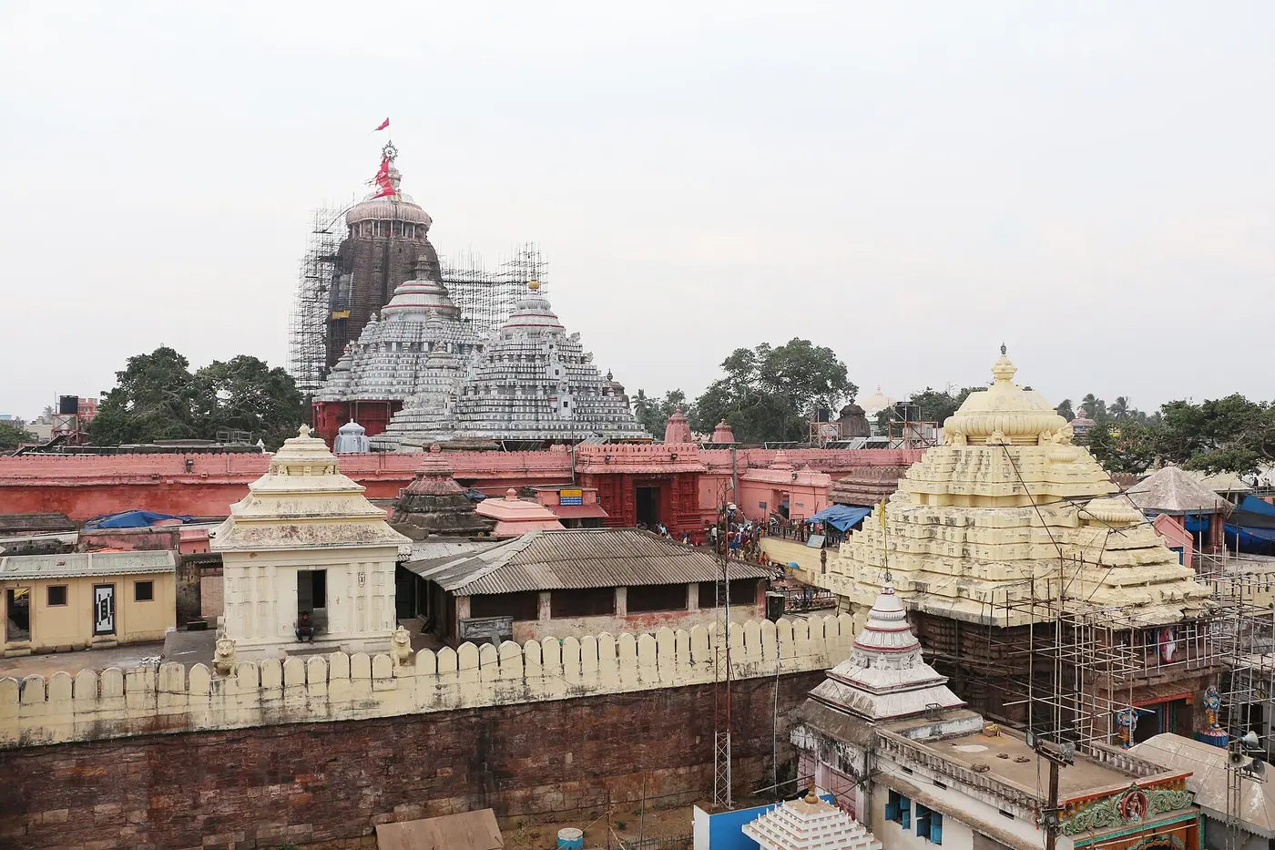 Shree Jagannath Temple, Puri, seen from a rooftop with the main shikhara, Jagamohana and surrounding shrines